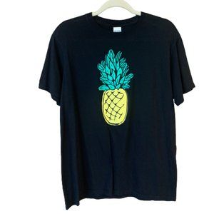 Gildan Black Pineapple Graphic 100% Cotton Men's Short Sleeve Black T-Shirt EUC
